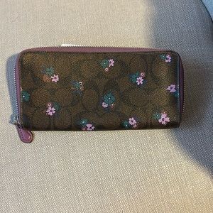 COACH, BRAND NEW long zip wallet